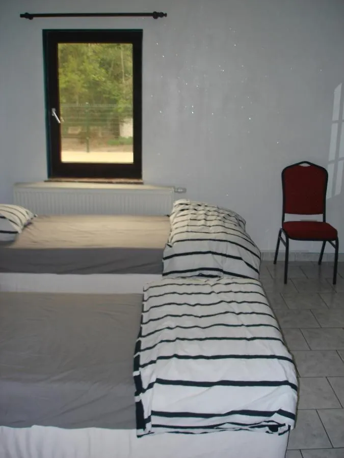 Appartement Courcelles 0*,